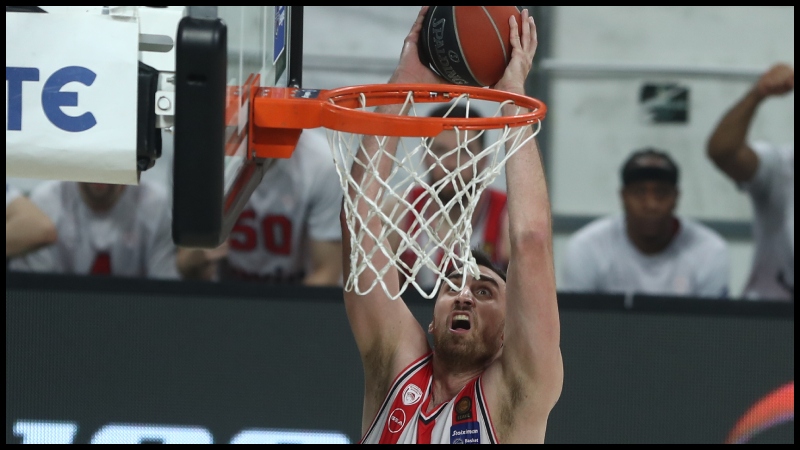 ΕΠΟΣ: Στο 31ο λεπτό το πρώτο φάουλ του Μιλουτίνοφ!