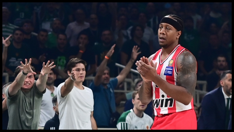 Οπαδοί του Παναθηναϊκού... πίκαραν τον Κάνααν με την χειρονομία που έκανε στον Σλούκα (vid)