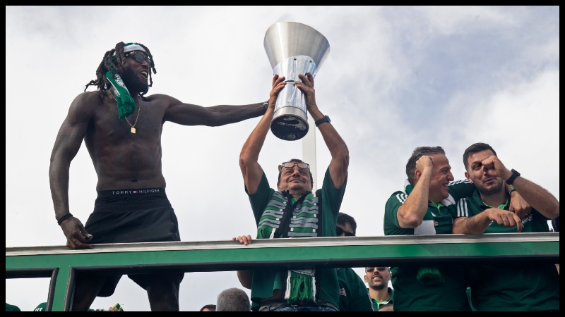 Στοπ της αστυνομίας σε οπαδούς του Παναθηναϊκού πριν το ΣΕΦ!