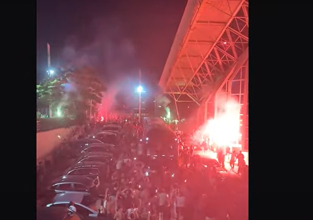 «Φωτιά» στο ΟΑΚΑ, η υποδοχή των θριαμβευτών με ΕΠΙΚΟ Σαρπ Αταμάν (pics-vids)