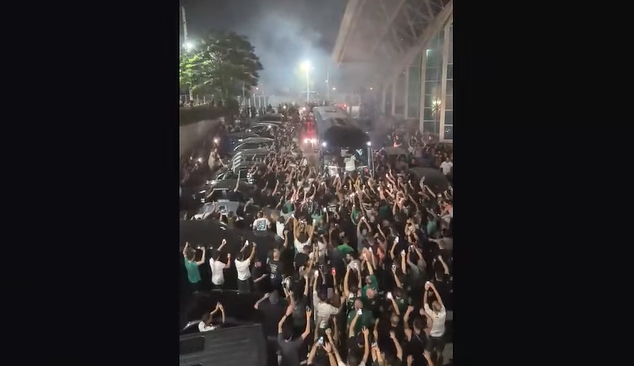 «Φωτιά» στο ΟΑΚΑ, η υποδοχή των θριαμβευτών με ΕΠΙΚΟ Σαρπ Αταμάν (pics-vids)