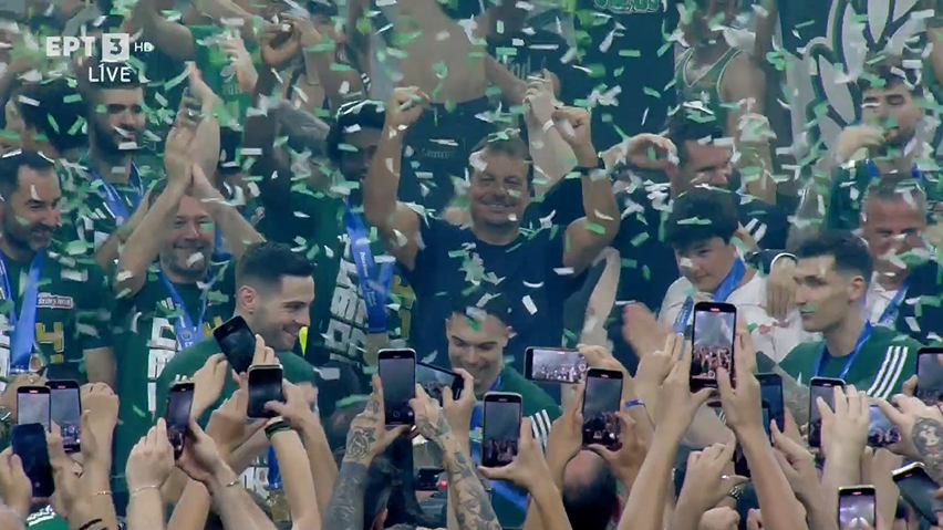 Πρωταθλητής Ελλάδας ο Παναθηναϊκός - Η απονομή στη μεγαλύτερη ομάδα της Ευρώπης (vids-pics)