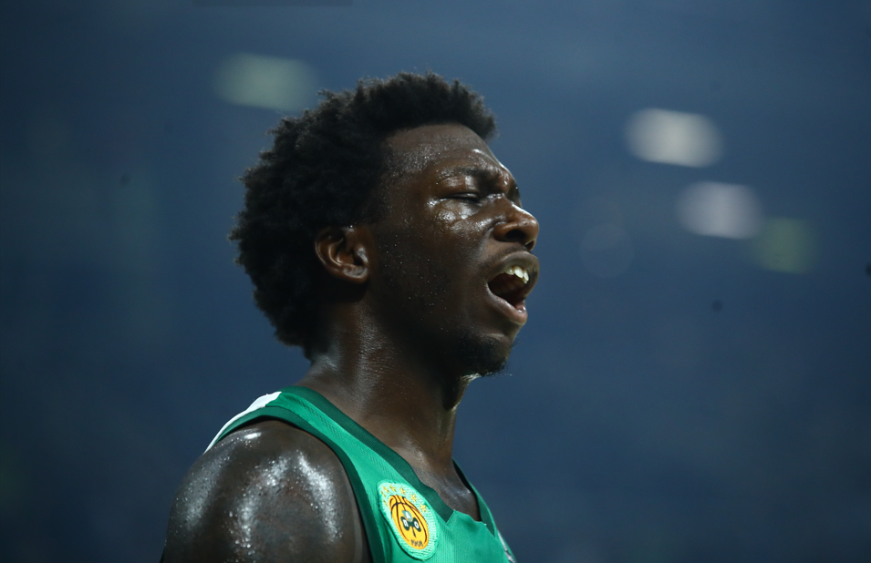 ΣΟΚ στο ΟΑΚΑ: Εσπασαν τρία δόντια του Ναν!