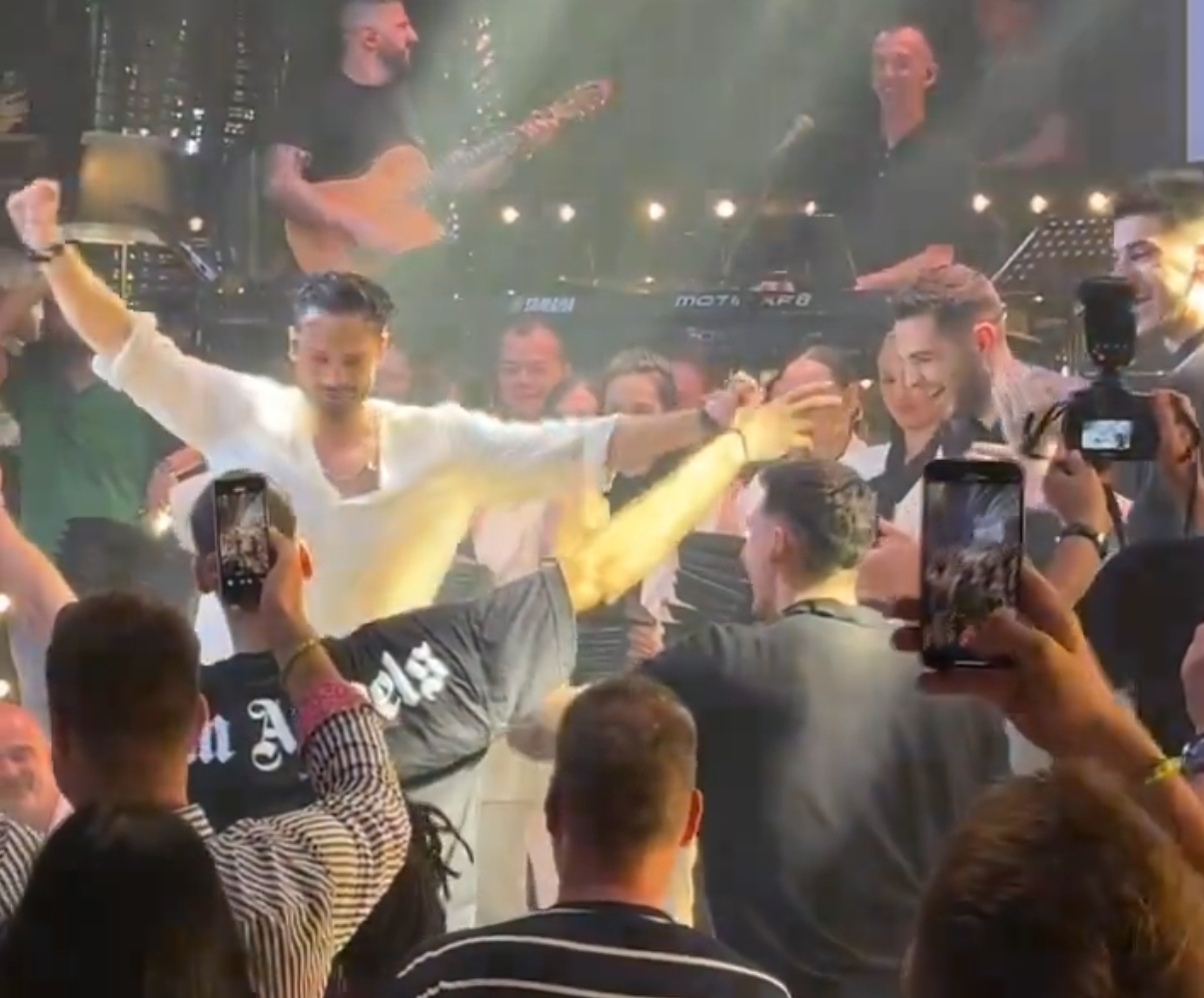 Τραγουδιστής ο Παπαπέτρου, χόρεψε ο Αργυρός!