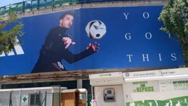 Παναθηναϊκός: Ο λόγος που οι αφίσες κάλυψαν τους θρύλους του «τριφυλλιού» στην Λεωφόρο