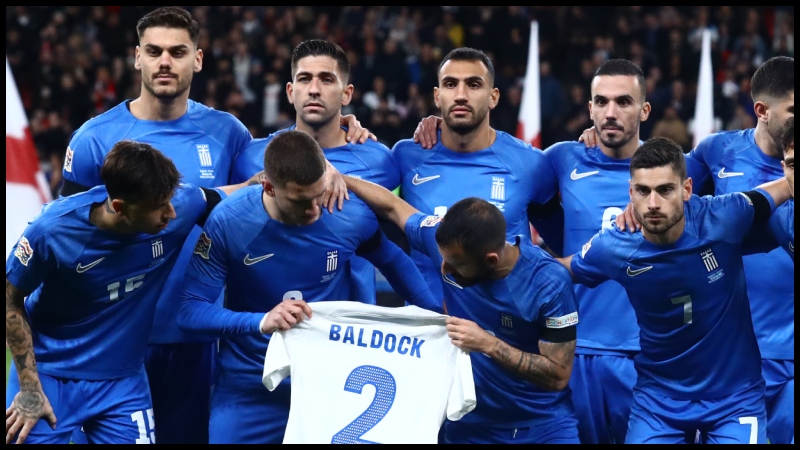 Συγκλονιστική στιγμή: Με τη φανέλα του Μπάλντοκ οι Έλληνες διεθνείς στο Γουέμπλεϊ