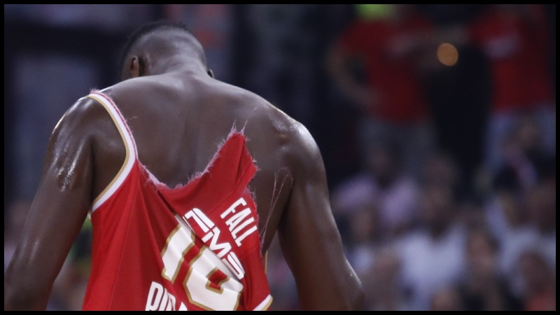 Πειραιώτικο... χιούμορ για Φαλ από Ολυμπιακό: «Κορίτσια δείτε αυτό το σώμα» (pic)