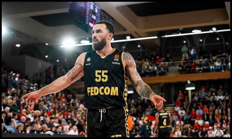 Έπαθε πλάκα με τις βολές του Ολυμπιακού ο Μάικ Τζέιμς: «Αυτό είναι overdose» (pic)