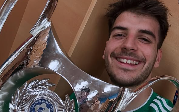 «Καλή χρονιά» από τον Φώτη Ιωαννίδη με το Κύπελλο Ελλάδας (pics)