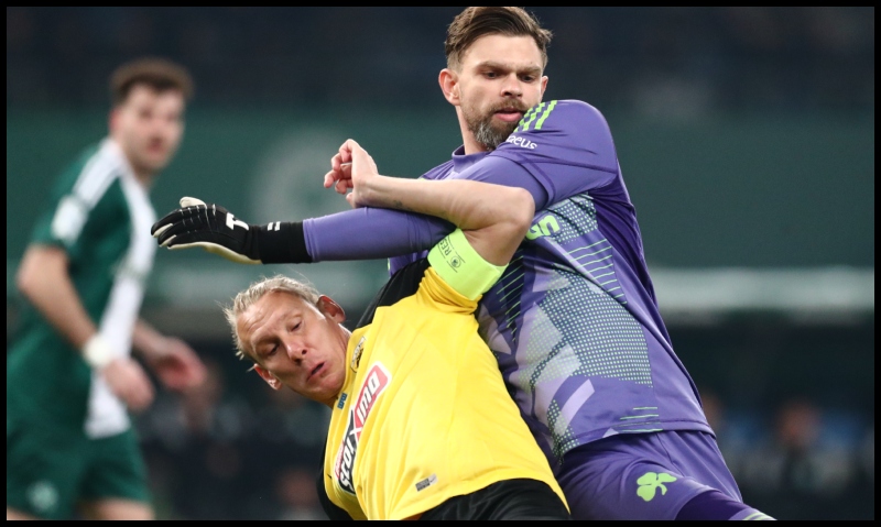 Διαμαρτυρήθηκε για πέναλτι η ΑΕΚ στη φάση Ντραγκόφσκι-Βίντα (pic)