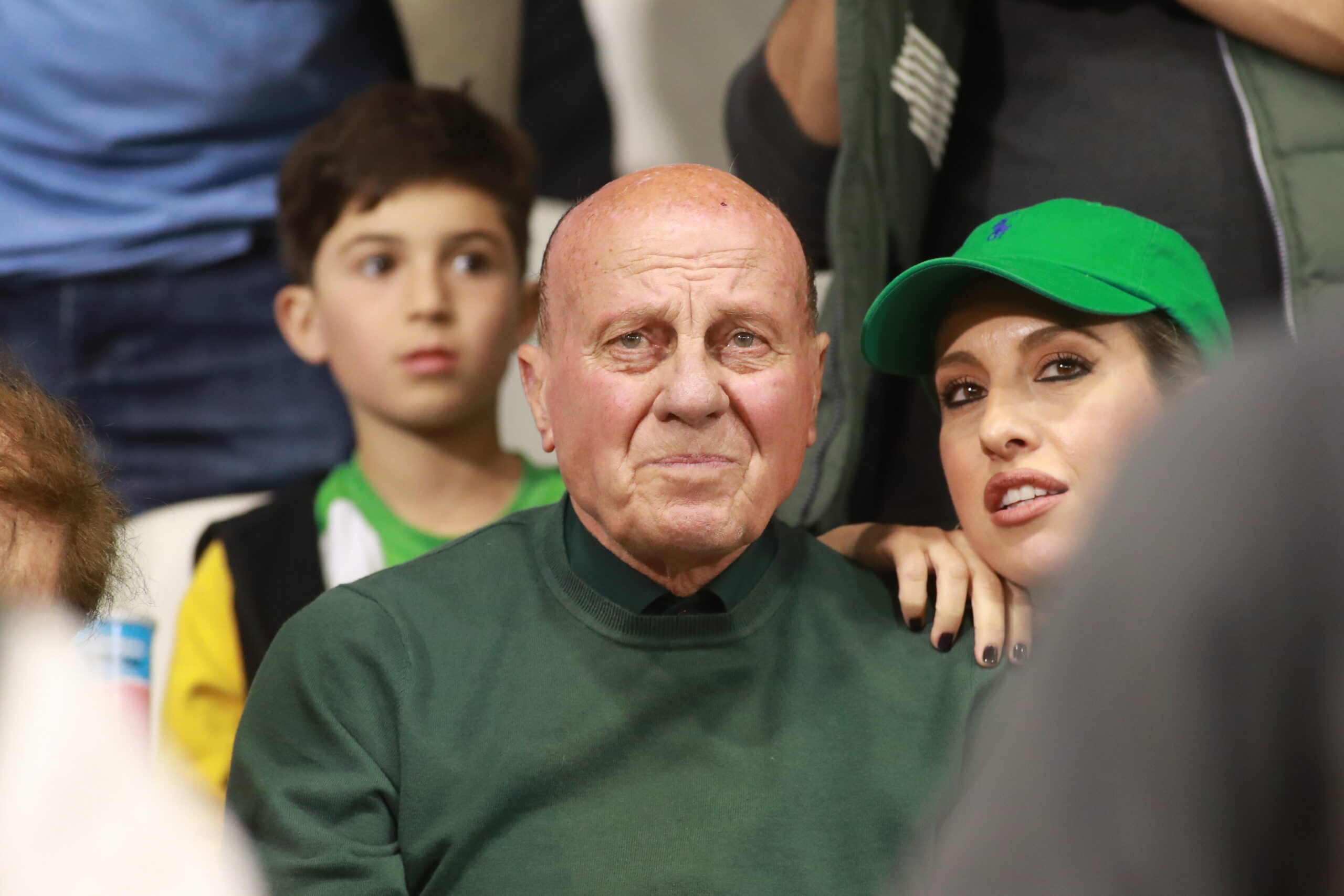 Συγκλονίζουν οι κόρες του Δομάζου: «Καλέ μας μπαμπά ξύπνα και μίλησέ μας, κράτα γερά την μπάλα της ζωή σου»