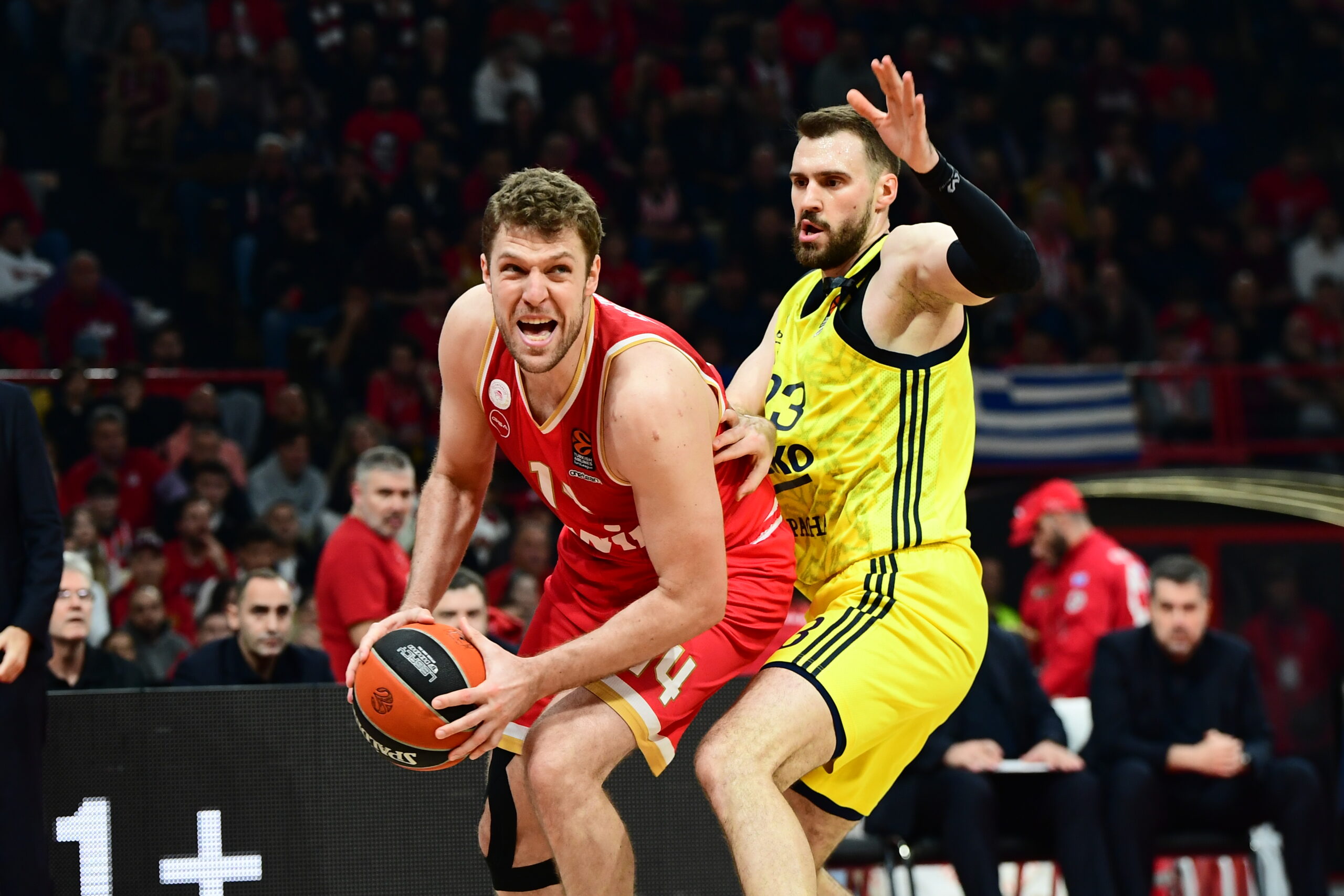 Απίστευτο: 17-1 οι βολές υπέρ του Ολυμπιακού στο ημίχρονο με τη Φενέρ