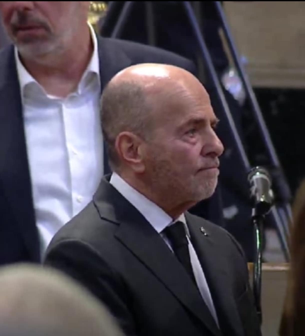 Συντετριμμένοι Αλαφούζος και παίκτες στην κηδεία του Μίμη Δομάζου