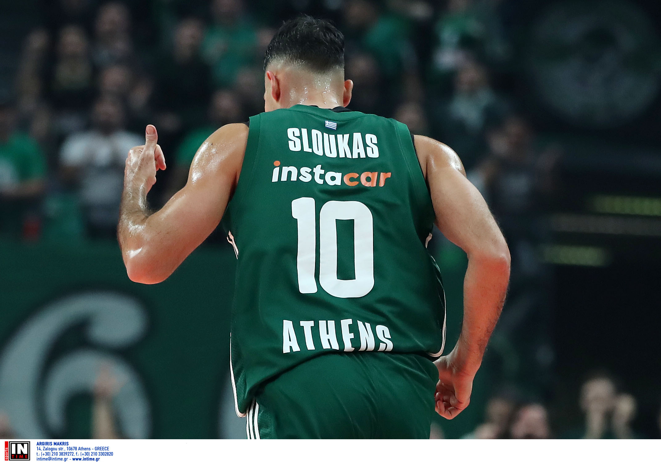 Ο αρχηγός είναι εδώ και καθαρίζει την… πρώην!