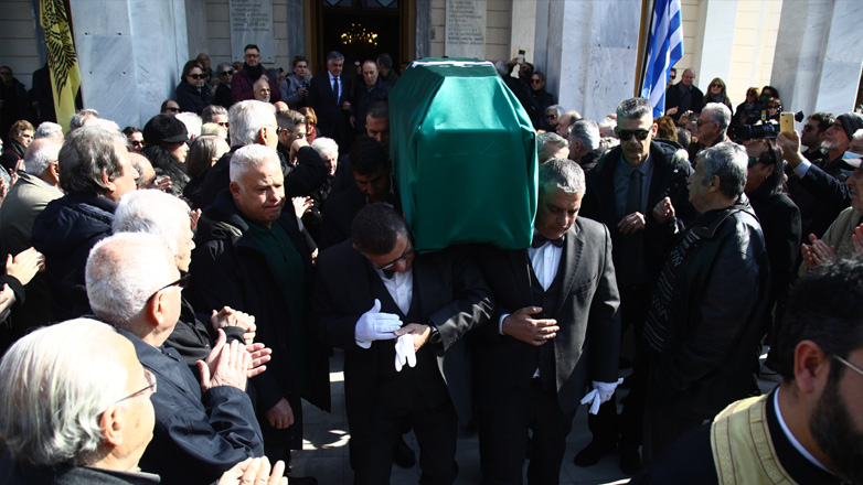 Θρήνος στην κηδεία του Τάκη Οικονομόπουλου - To «Πουλί» «πέταξε» στα γήπεδα των ουρανών (pics)