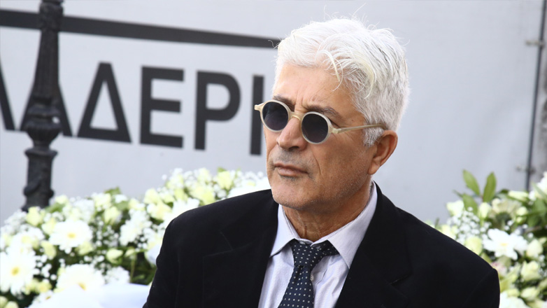 Θρήνος στην κηδεία του Τάκη Οικονομόπουλου - To «Πουλί» «πέταξε» στα γήπεδα των ουρανών (pics)