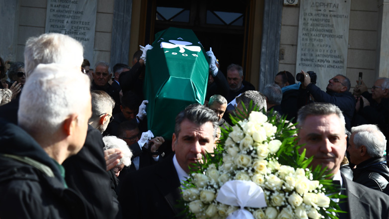 Θρήνος στην κηδεία του Τάκη Οικονομόπουλου - To «Πουλί» «πέταξε» στα γήπεδα των ουρανών (pics)