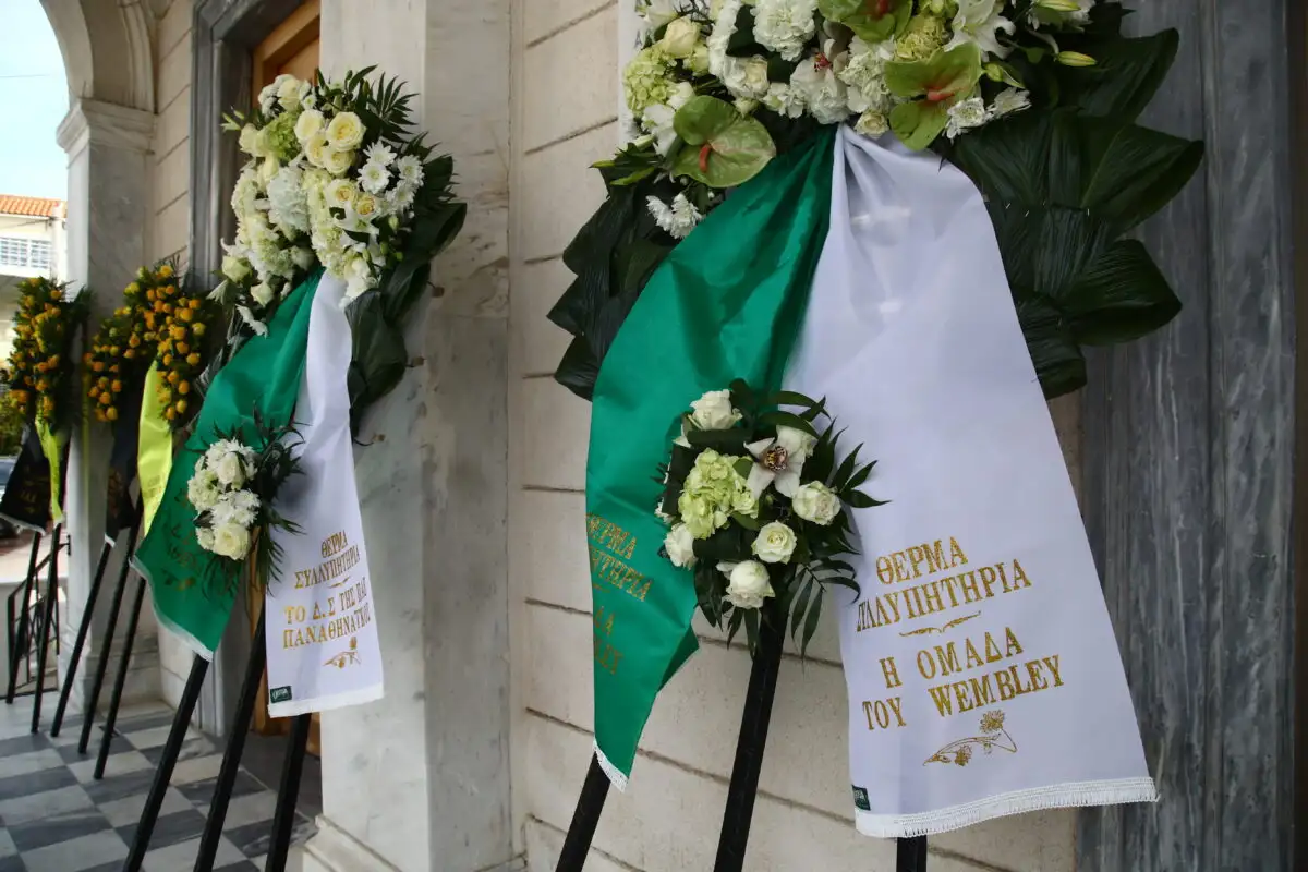 Τάκης Οικονομόπουλος: Το λαϊκό προσκύνημα στον θρύλο του Παναθηναϊκού (pics)