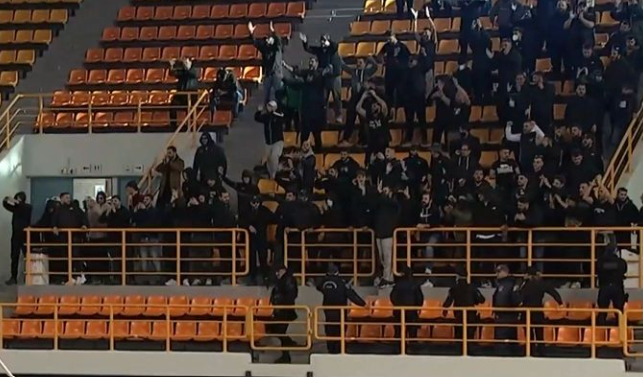 Αποθέωσε τις παίκτριες ο κόσμος του Παναθηναϊκού μετά το τέλος του ντέρμπι (vid)