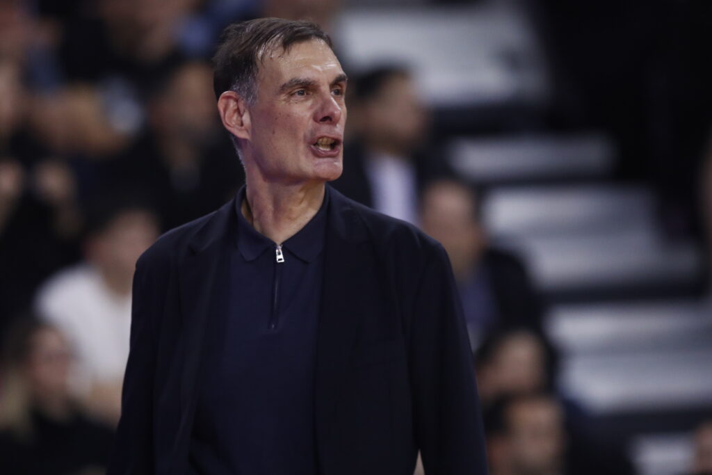 Παράπονα Μπαρτζώκα και Βεζένκοφ - Διαιτητής: «Μην με ακουμπάτε»