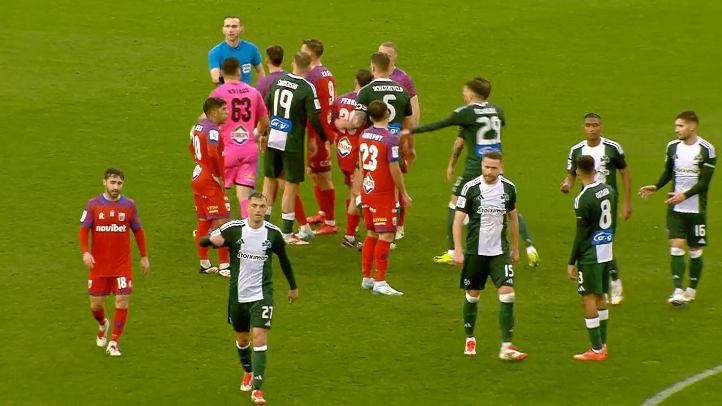 Παναθηναϊκός - Βόλος: Συμπλοκή παικτών των δύο ομάδων, μοίρασε κάρτες ο Τσακαλίδης (vid)