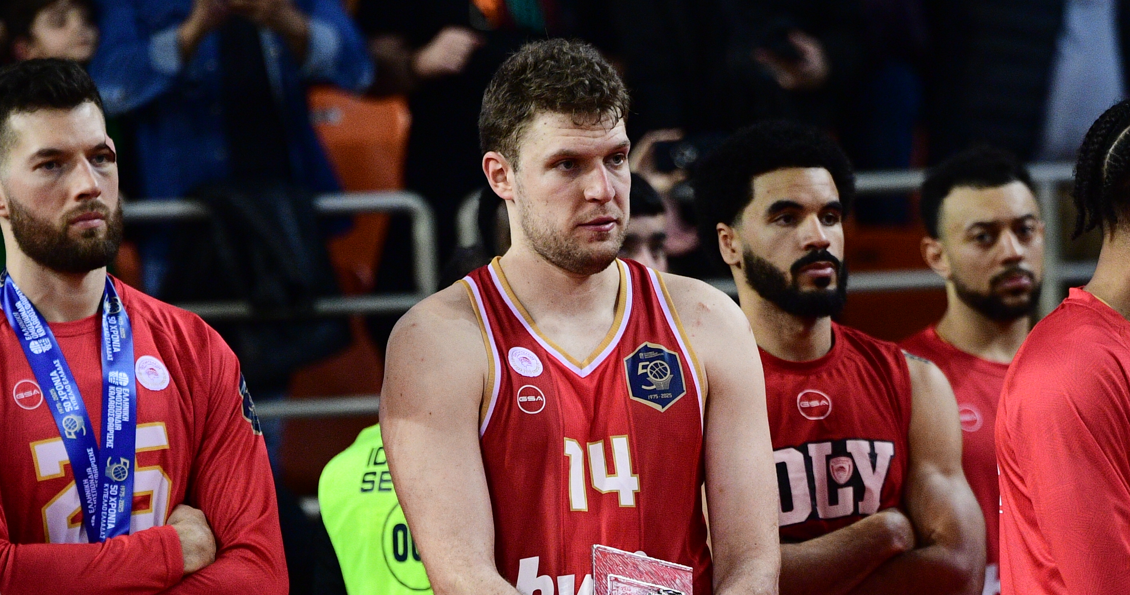 Βεζένκοφ μετά το χαμένο Κύπελλο: «Οι δύο μεγάλοι στόχοι είναι μπροστά μας»