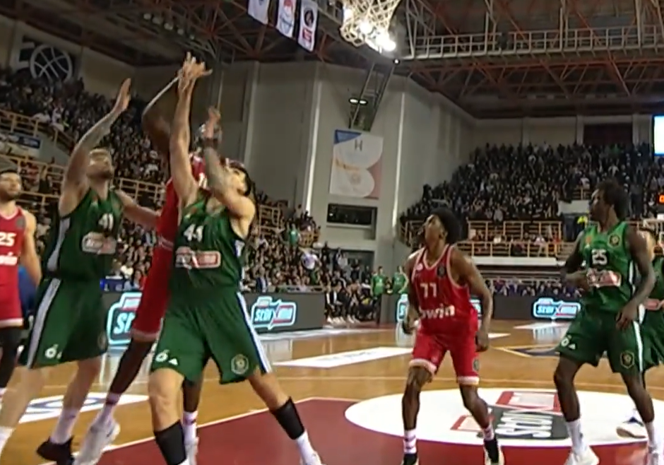 Παναθηναϊκός-Ολυμπιακός: Η Τσαρούχα δεν σφύριξε δύο ακόμη πεντακάθαρα φάουλ (pics)