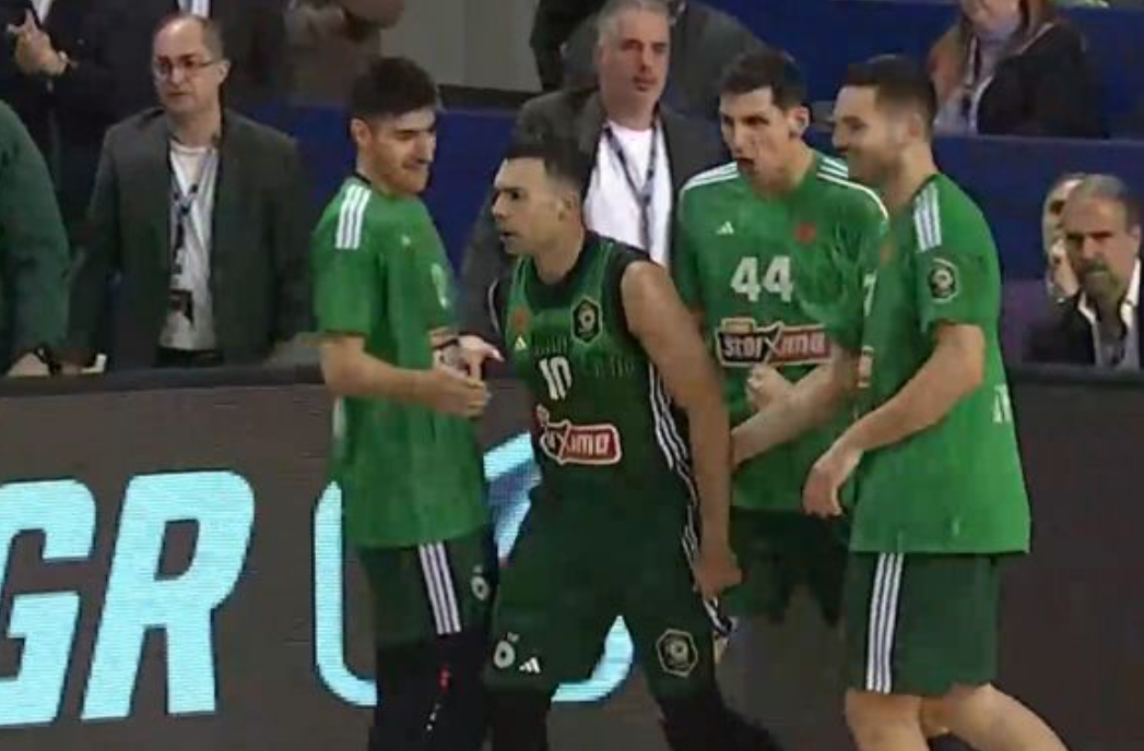 Παναθηναϊκός - Ολυμπιακός: Τα μεγάλα τρίποντα του Σλούκα στην τρίτη περίοδο (vid)