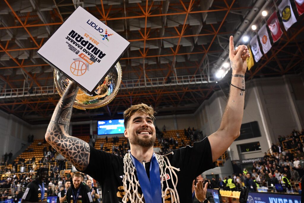 Τι κάνεις ρε Χουάντσο! Με ποιο τραγούδι «έντυσε» το Κύπελλο....