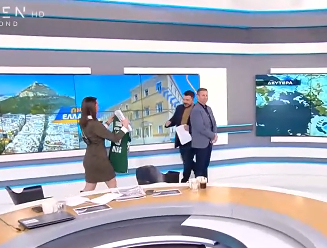 Τρελό γλέντι στον Στάθη με φανέλα Σλούκα - «Εσείς δεν λέγατε για Κυπελλάκι;» (vid)