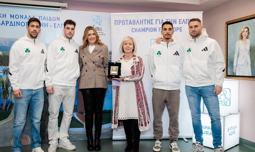 Οι αρχηγοί του Παναθηναϊκού μοίρασαν χαμόγελα στο ογκολογικό νοσοκομείο «Ελπίδα»