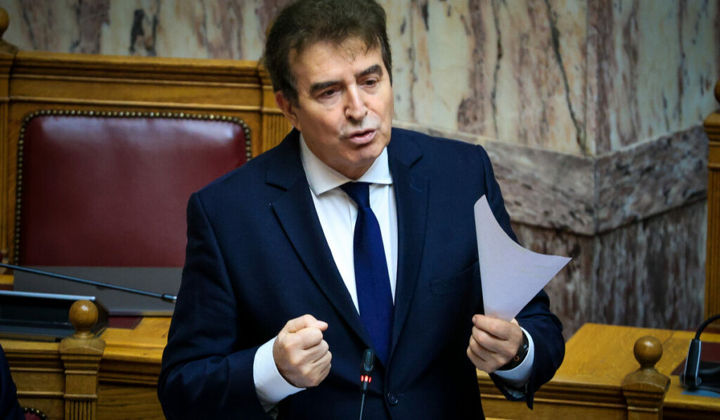 Χρυσοχοΐδης: Η αναφορά στη Θύρα 13 για τα επεισόδια στο Σύνταγμα