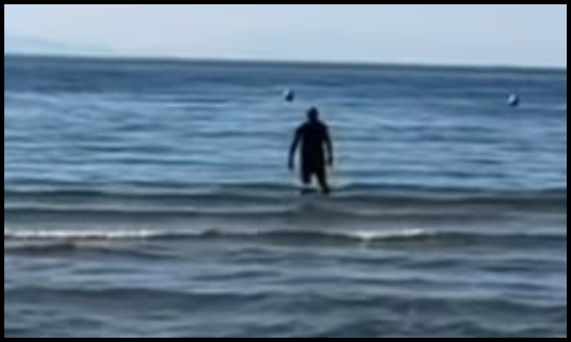 Έκανε πράξη την υπόσχεσή του ο Αταμάν - Η φωτογραφία από την παραλία