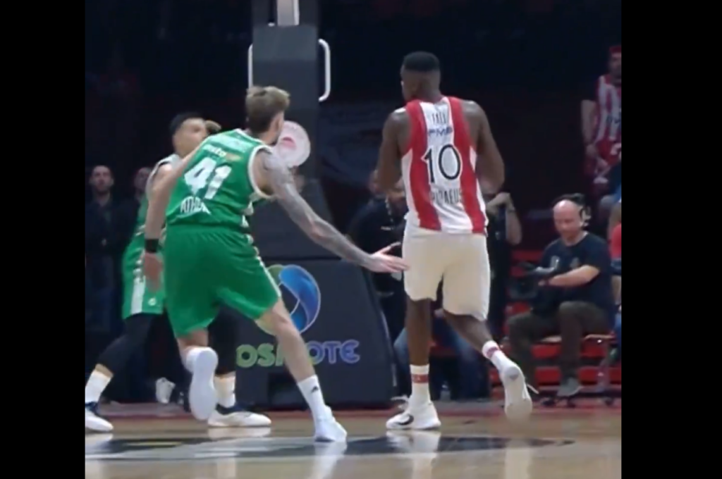 ΧΩΡΙΣ ΤΣΙΠΑ! Βήματα του Φαλ στο καλάθι που έκρινε το ματς (vid)