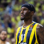 Χέιζ-Ντέιβις: «Στο μυαλό μου επανόρθωσα για το ματς με τον Παναθηναϊκό»