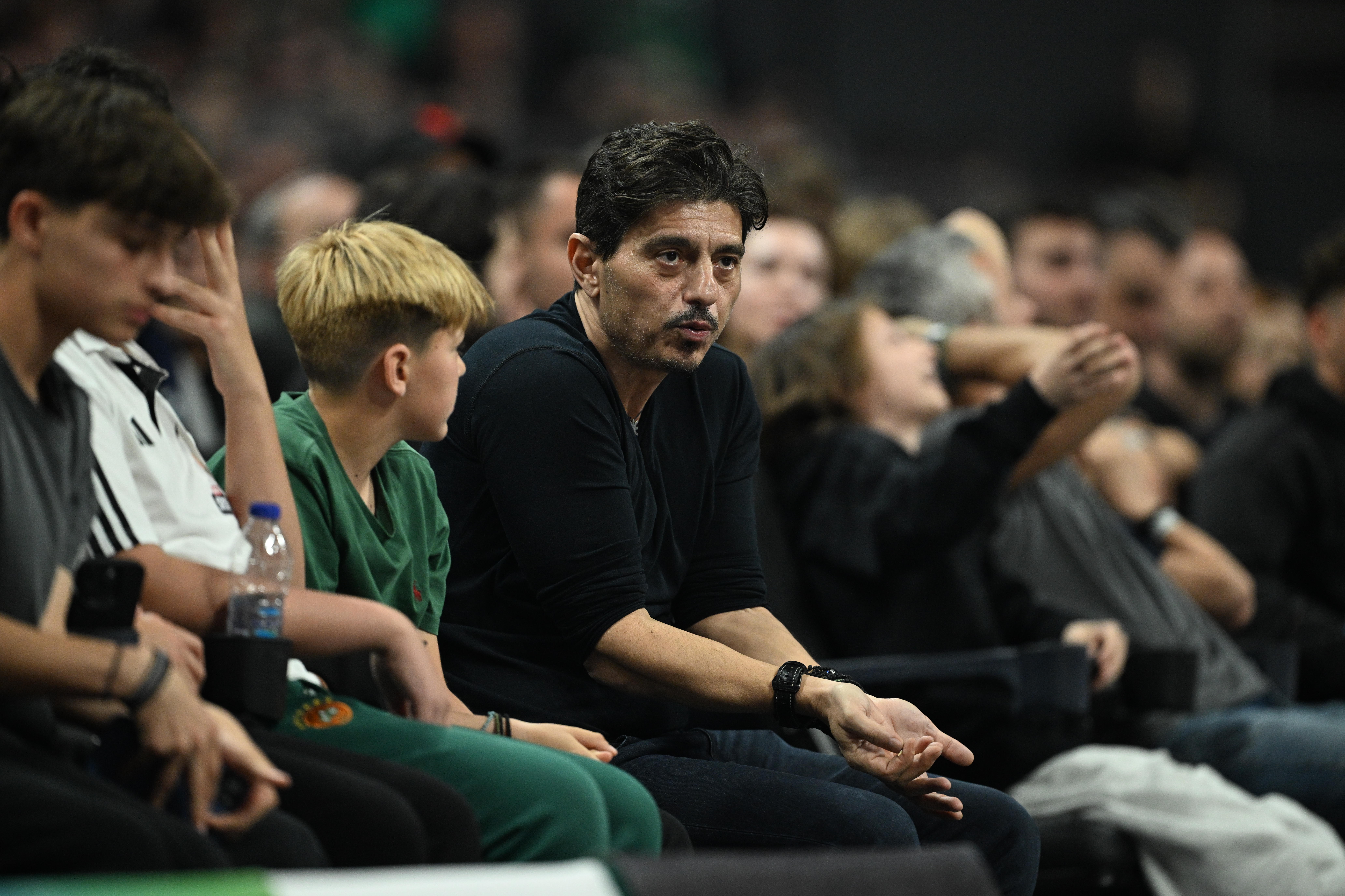 Έξαλλος με τους διαιτητές ο Γιαννακόπουλος στο Παναθηναϊκός-Ερυθρός (pics)