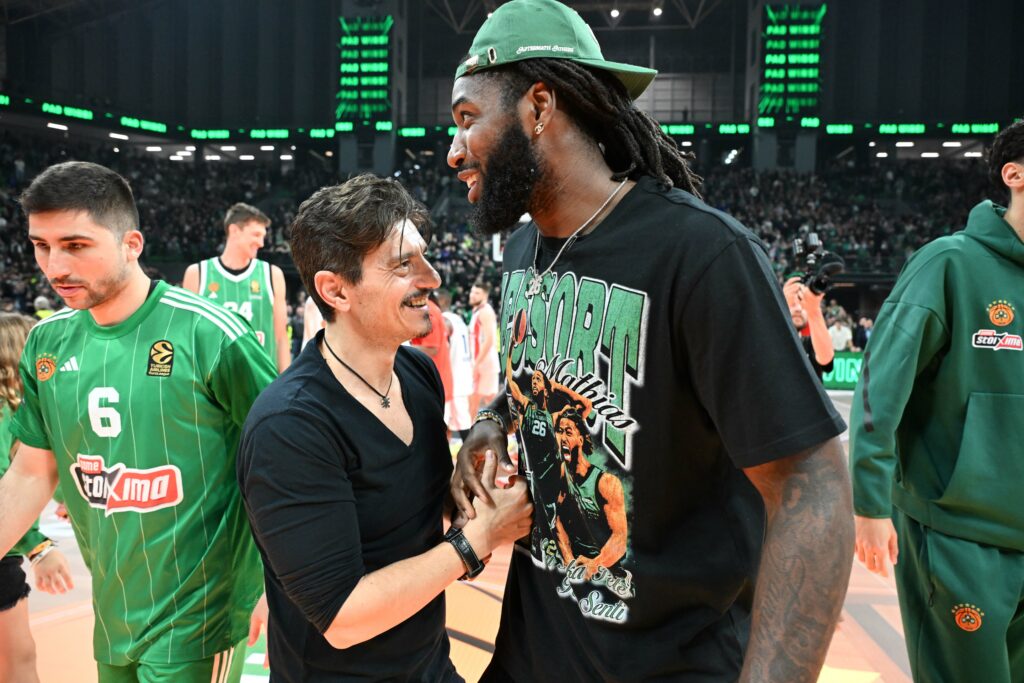 Η στιγμή που ο Γιαννακόπουλος ρωτάει τον Λεσόρ για το πόδι του (vid)