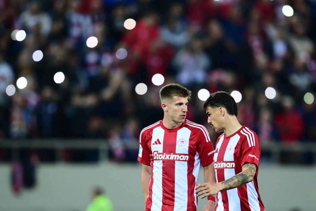 Κοστίνια: «Απίστευτη η στήριξη του κόσμου μετά την αποβολή με Παναθηναϊκό»