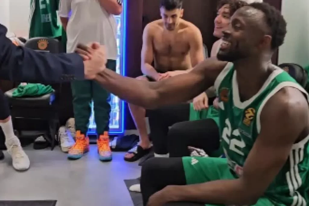 Η αποθέωση του Γκραντ στα αποδυτήρια και η επική guest εμφάνιση του Σλούκα (vid)