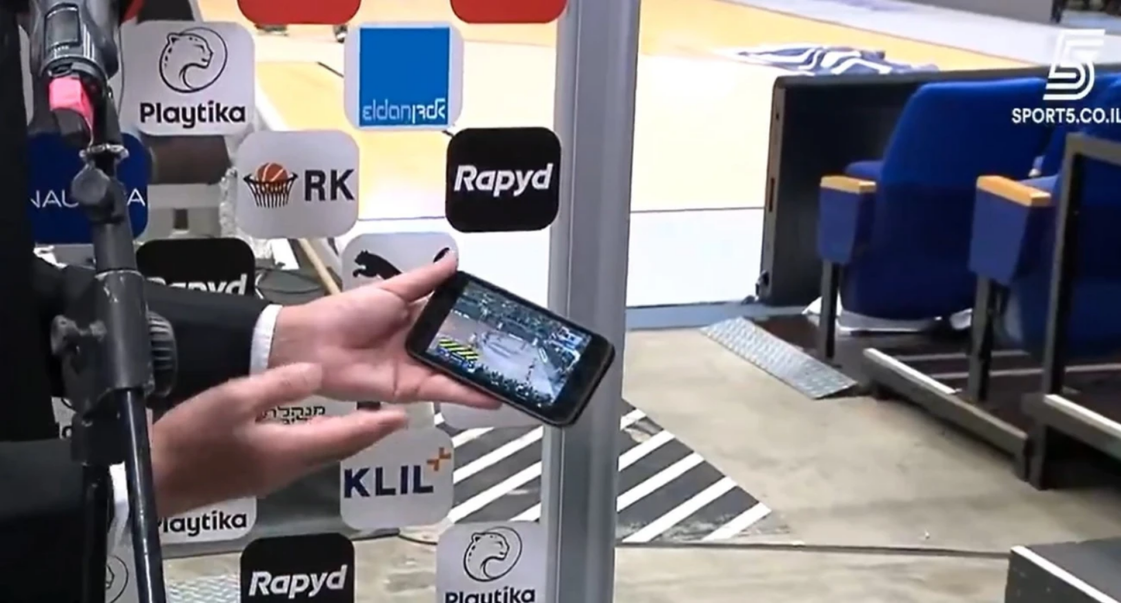 Ο Κάτας έβλεπε το Παναθηναϊκός-Εφές την ώρα της συνέντευξης Τύπου! (vid)