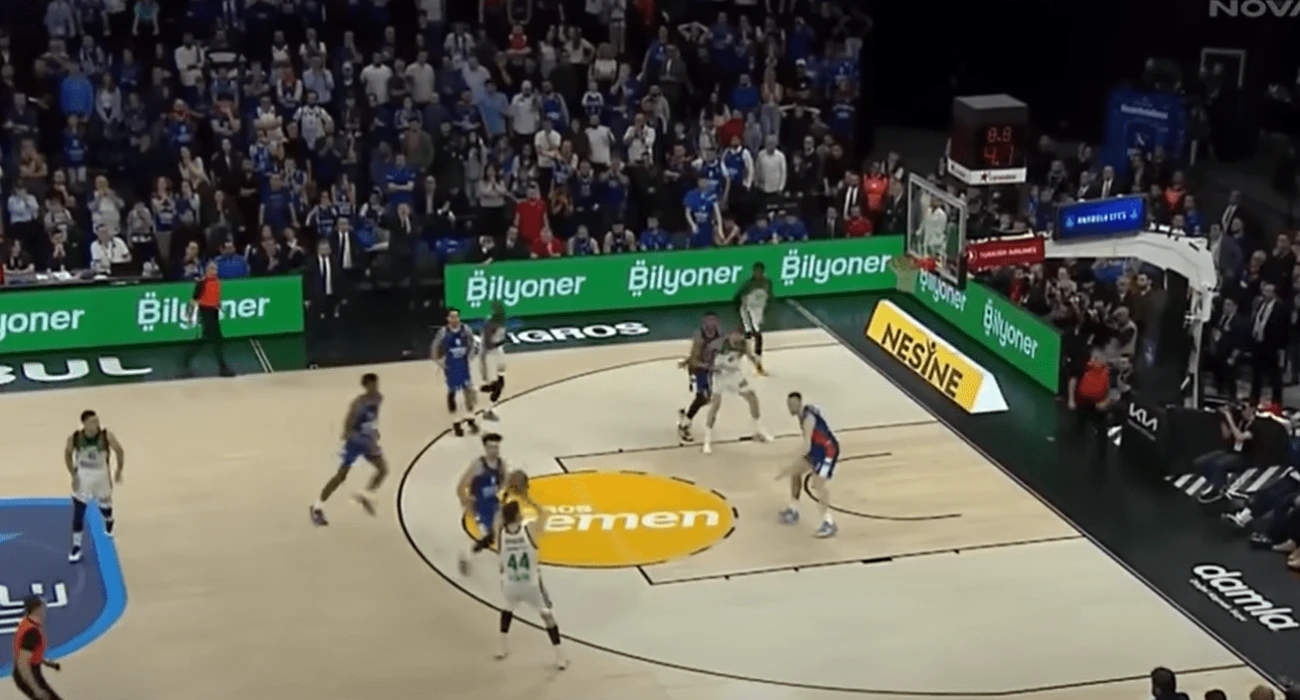 «Χορεύει και γουστάρει ο Σαλονικιός»: Η ατάκα του σπίκερ της Nova στο τρίποντο του Μήτογλου (video)