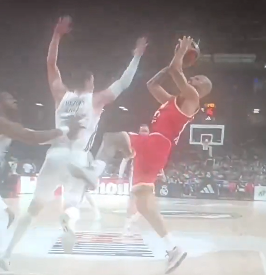 Απλωμένο πόδι ο Φουρνιέ, φάουλ υπέρ του δίνει ο Γιαβόρ - Δείτε βίντεο