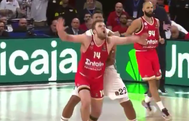 «Μνημείο» θεατρινισμού: Ο Βεζένκοφ «απέβαλε» με θέατρο τον Ταβάρες (vid)