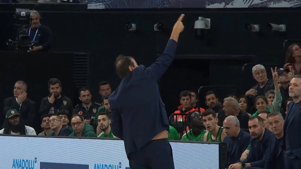 Εργκίν Αταμάν: Αυτό είναι το σύνθημα που τον έκανε έξαλλο στο Εφές-Παναθηναϊκός