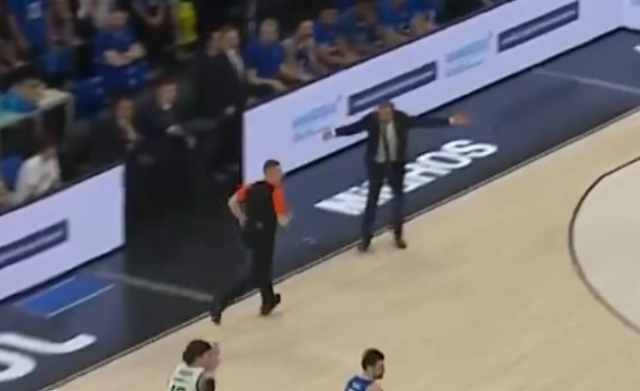 Εφές - Παναθηναϊκός: Μπήκε στο... γήπεδο ο Μπάνκι και τιμωρήθηκε με τεχνική ποινή