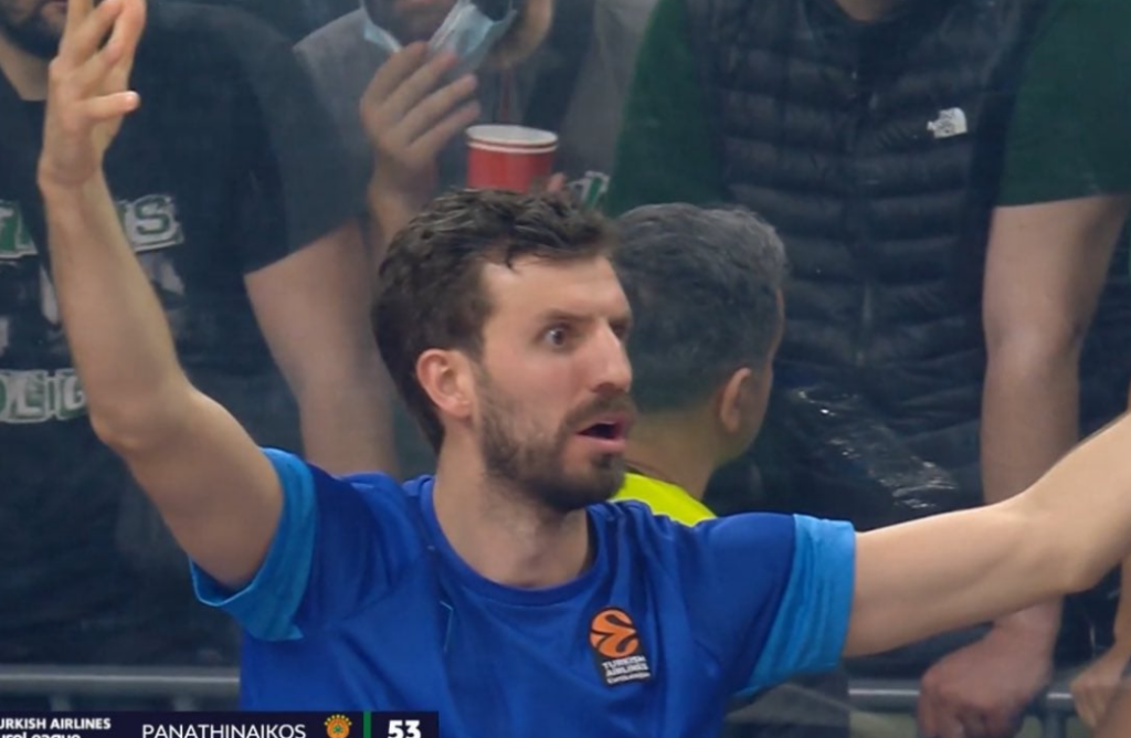 Παναθηναϊκός: «Θεία δίκη» για τον προκλητικό Οζντεμίρογλου της Εφές