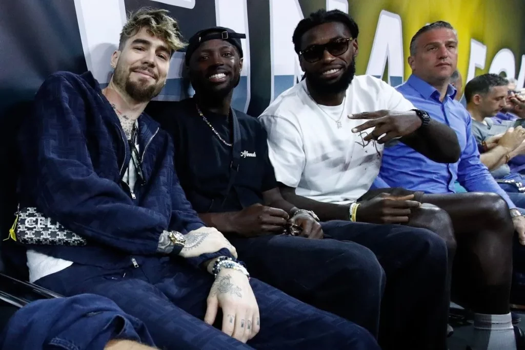 Έντονος διάλογος του Λεσόρ με φίλο της ΑΕΚ