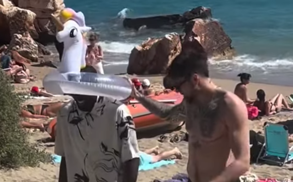 Χουάντσο - Γκραντ: Στιγμές χαλάρωσης στην παραλία - Επικό στιγμιότυπο (vid)