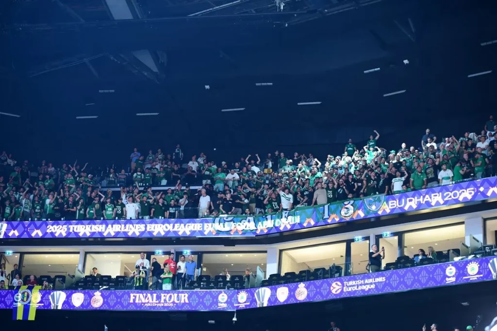 Παναθηναϊκός: Χαμός στην Etihad Arena από τους φίλους του τριφυλλιού
