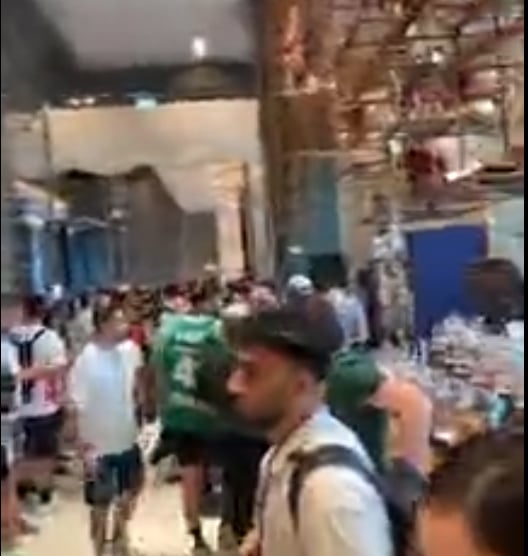 Φωτογραφίες: Αποθέωση στο ξενοδοχείο κατά την αναχώρηση της αποστολής του Παναθηναϊκού